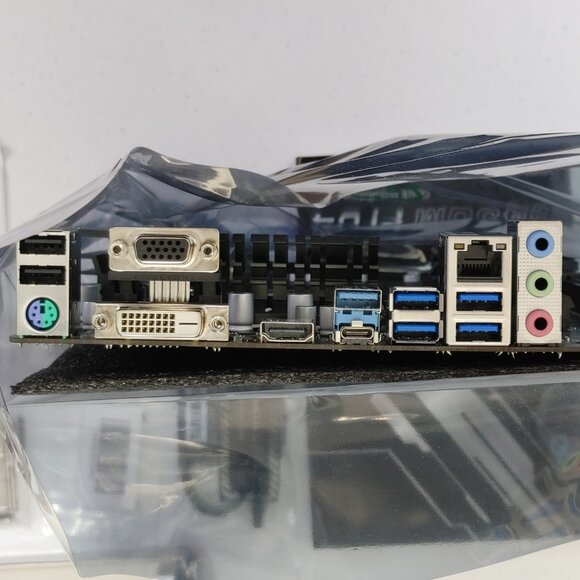 ASRock B450M Pro4 AMD Socket AM4 Motherboard OPEN BOX - Picture 2 of 13